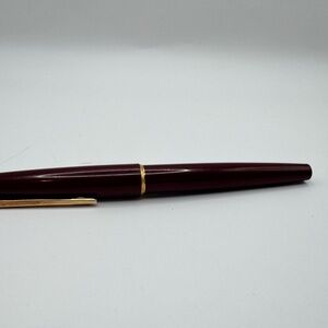 Montblanc Meisterstรผck 144 Classique Fountain Pen 14K Nib Burgundy